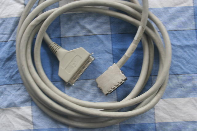 SCSI-cable-angled